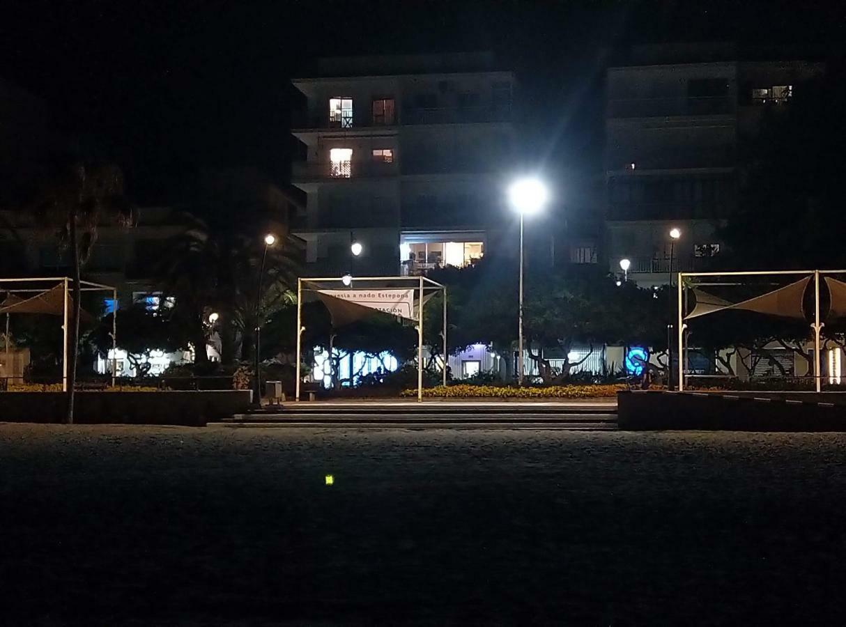 First Line Beach Sea View エステポナ エクステリア 写真